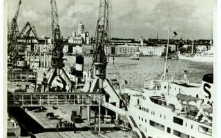 Vanha postikortti Helsinki etelä satama ja laivoja 1950 luku