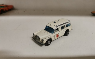 Matchbox Superfast Mercedes Benz Binz Ambulance No 3