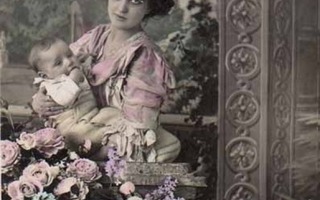 PERHEIDYLLI / Kaunis nuori äiti vauva sylissään. 1900-l.