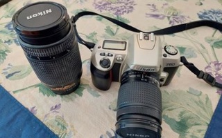 Nikon F60 runko ja objektiivit