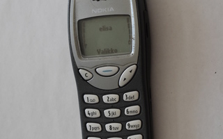 Nokia 3210 klassikko värinähälytyksellä (uusi akku)