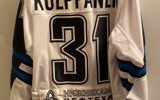 Ville Kolppanen Neftekhimik KHL pelipaita