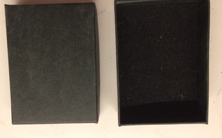 Musta korurasia pahvia 9 x 6,5cm