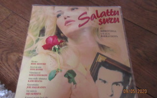 Salattu Suru vinyyli eli LP levy.