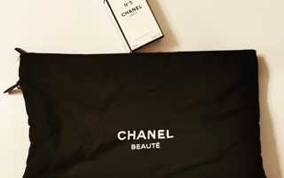 Chanel Meikkilaukku