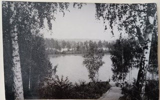 Karjalohja, tie alas laiturille, järveä, mv vkpk p. 1957