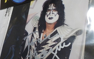 TOMMY THAYER KUVA NIMMARILLA