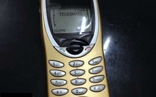 Siisti kullanvärinen Nokia 8210 puhelin! + uusi akku!!!