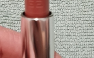 Uusi huulipuna, Givenchy 116 Intense Silk