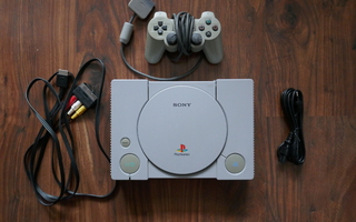 Alkuperäinen Sony Playstation 1 -konsoli