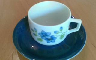 Arabian kahvikuppi sinisellä kukkakuviolla
