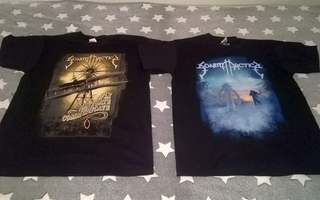 Hieno setti Sonata Arctica t-paitoja ja nimmarikortti