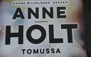 Anne Holt  ; Tomussa ja tuhkassa