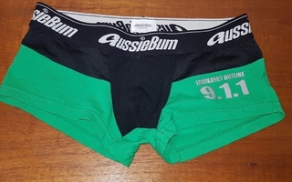 AUSSIEBUM ALUSHOUSUT  S koko EMERGENCY HOTLINE 9.1.1