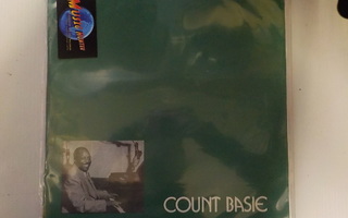 COUNT BASIE - S/T EX+/EX+ LP