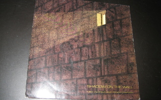 Mike Oldfield And Roger Chapman - Shadow On The Wall 7''