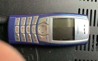 Nokia 6610i + laturi