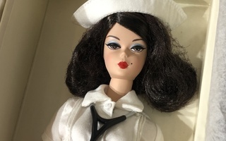 Silkstone Barbie Nurse - sairaanhoitaja