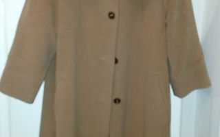 "MASSIMO MENCI"   kaunis, kevyt ja pehmeä takki  koko 40