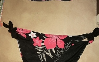 Actuell-Uima bikinit  XL musta aniliini punainen kukkia