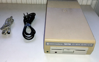 Commodore 1570 Levyasema +kaapelit (Huollettu)