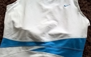 Nike valkoinen Treenipaita / Urheilupaita / paita - koko M