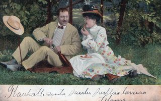 Vanha postikortti- pariskunta piknikillä