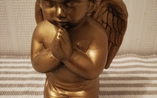 Kultainen rukoileva enkeli figuuri
