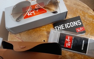 Ray - Ban Aviator kotelolla