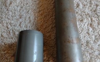 Saksalaiset 10.5cm SFH ja Flakk 8,8 cm kartussi/hylsy
