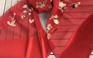 Part Two pitkämallinen silkkihuivi, punainen, kukkakuosi