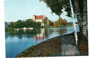 JOENSUU:  Pielisjoki ja kirjastotalo