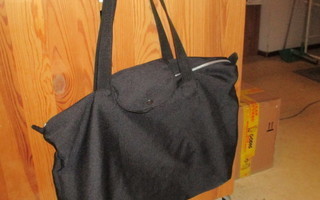 Musta laukku