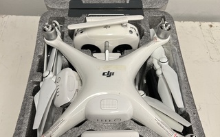 DJI Phantom 4 Advanced drone + varusteet EI HV! / LUE KAIKKI