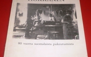 Muotitalo Hokkanen, 80 vuotta suomalaista pukeutumista