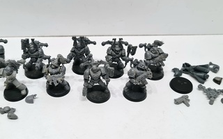 WH40K - 10kpl Chaos Space Marines figuureita [K29]