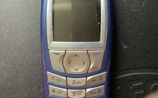 Nokia 6610i + laturi