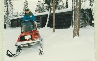 Postikortti: Rovaniemen Polar-hotellin Karhunpesä-mökki