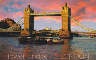 Lontoo, Tower Bridge, punainen taivas