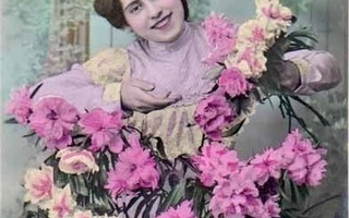 NAINEN / Hymyilevä tyttö ja ylellinen kukkaloisto. 1900-l.