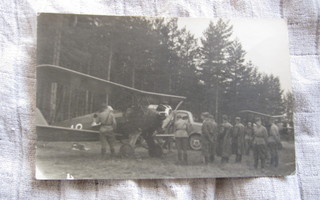 vanha postikortti lentokoneet + sotilaat