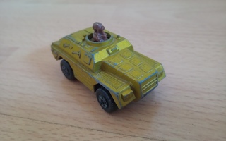 Pikkuauto / Panssarivaunu ja ukko