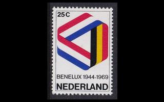 Alankomaat 926 ** Benelux-maiden tulliunioni 25v (1969)