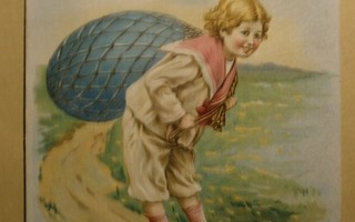 Lapsi kantaa jättimäistä Pääsiäismunaa, p. 1913
