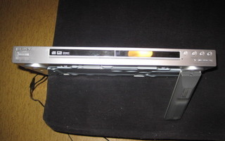 SONY : CD / DVD PLAYER - DVP - NS590P