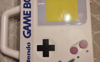 Gameboy salkku + virtalähde + valosuurennuslasi