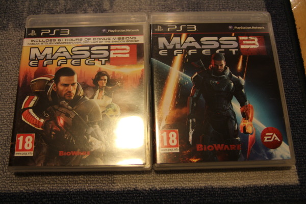 PS3 : Mass Effect 2 ja 3 - suomi 