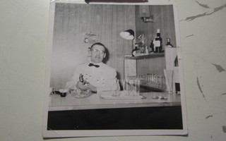 Hamina Seurahuone 1961 baarimestari valokuva