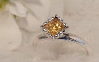 Spinning Jewelry 925 hopea sormus keltainen kivi. Koko 17