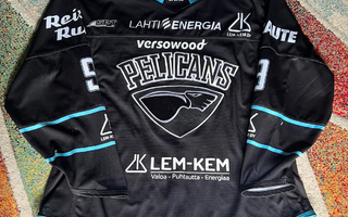 Merelä game worn Pelicans